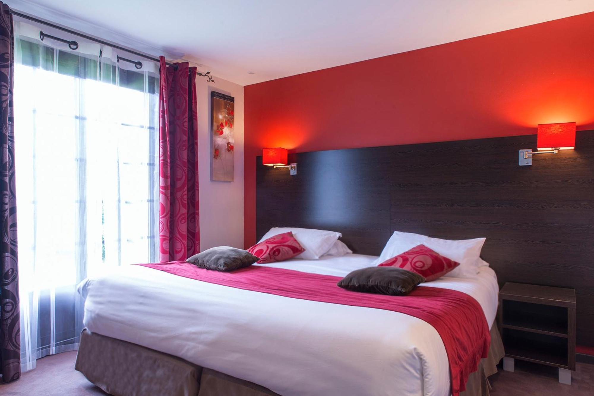 Hotel Restaurant Les Coquelicots, The Originals Relais Saint-Pardoux-l'Ortigier Εξωτερικό φωτογραφία