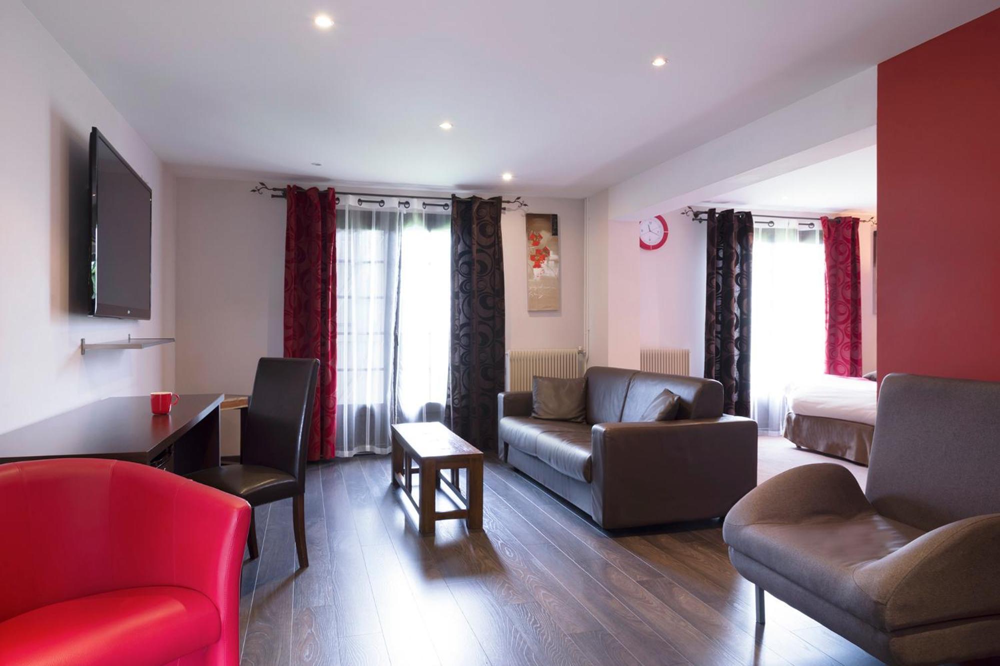 Hotel Restaurant Les Coquelicots, The Originals Relais Saint-Pardoux-l'Ortigier Εξωτερικό φωτογραφία