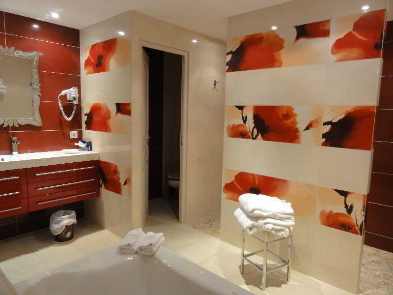 Hotel Restaurant Les Coquelicots, The Originals Relais Saint-Pardoux-l'Ortigier Εξωτερικό φωτογραφία