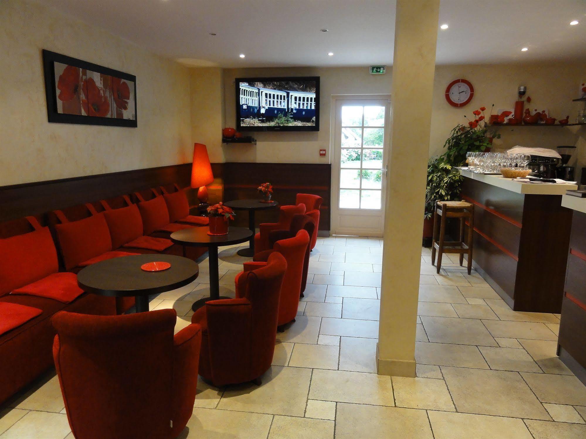 Hotel Restaurant Les Coquelicots, The Originals Relais Saint-Pardoux-l'Ortigier Εστιατόριο φωτογραφία